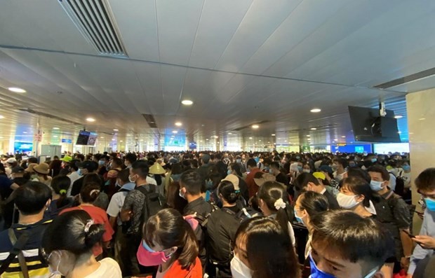 TÙn tắc sân bay Tân Sơn Nhất: Làm gì để không lỡ chuyến?